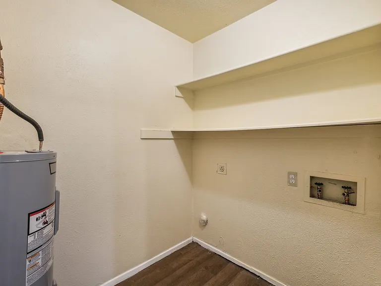 1821 Randolph Dr — Photo 9