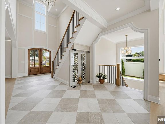 4th image of 92 Oliver Road