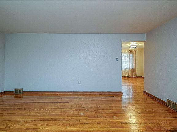 4th image of 2142 Moredale St