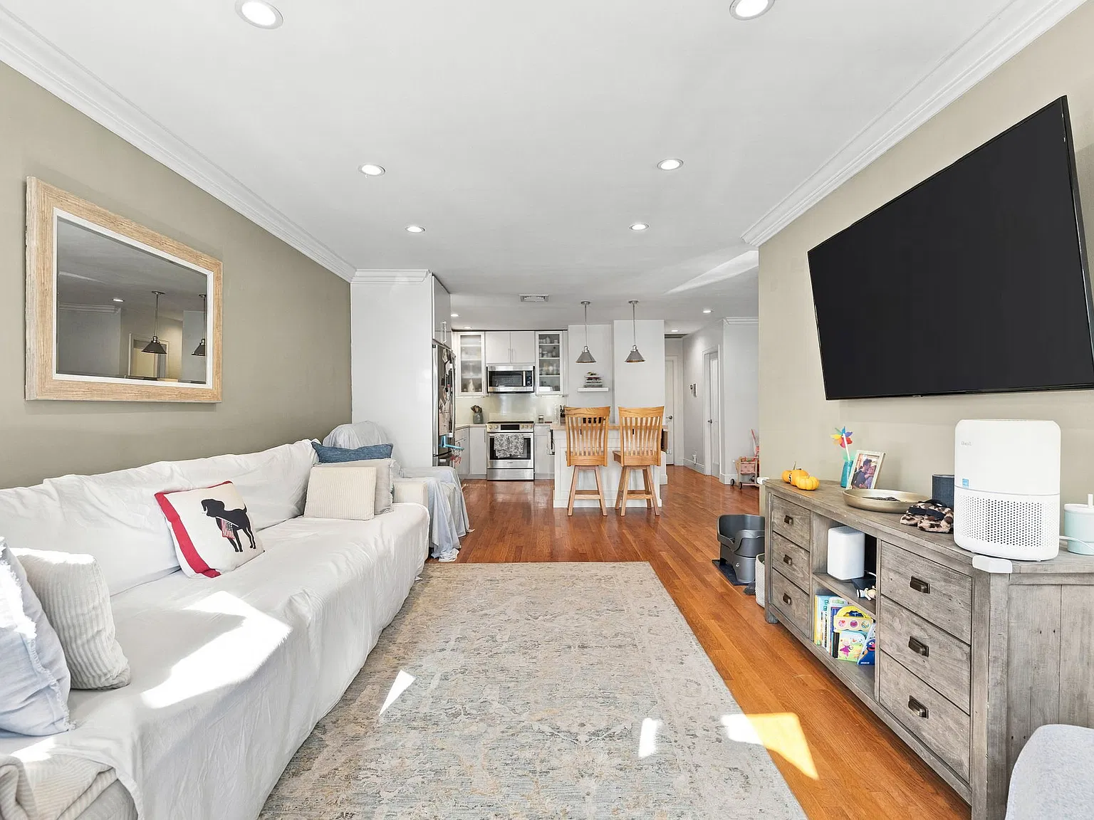 2 bed, 1069 sqft, $4,000 — Photo 1