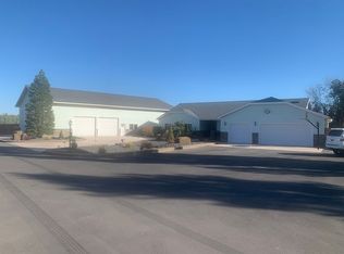 1416 Lake Rd, Burbank, WA 99323