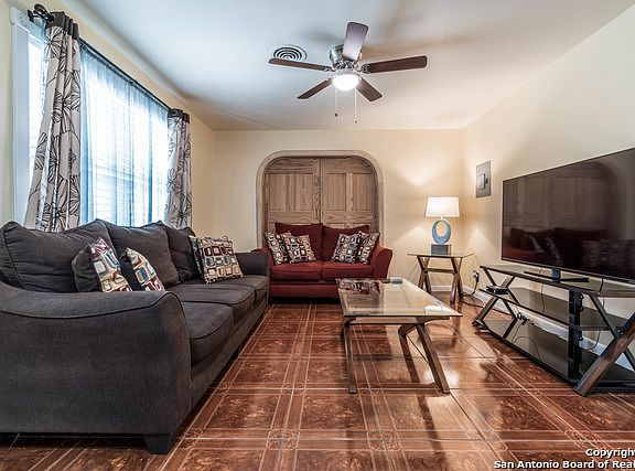 4th image of 1107 Mount Serolod Dr