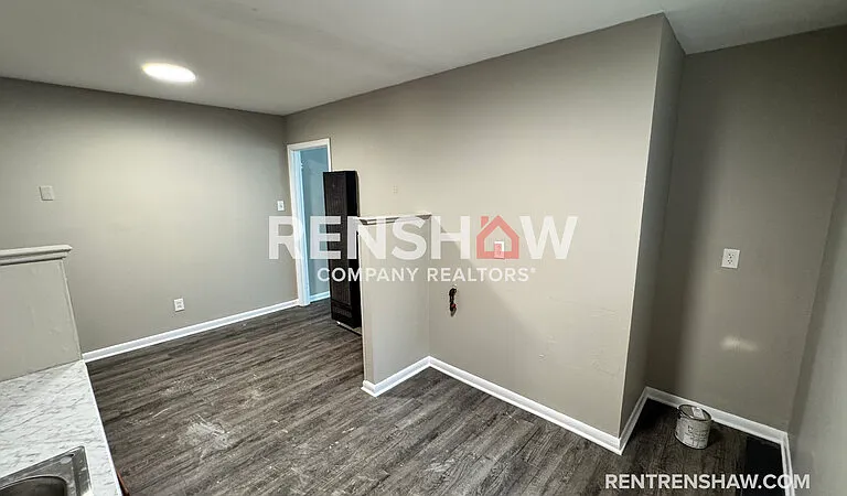 1072 S Willett St — Photo 7
