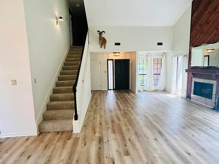 604 Briargate Walk Cir — Photo 3
