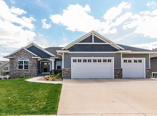 1425 Foxborough Dr, Marion, IA 52302