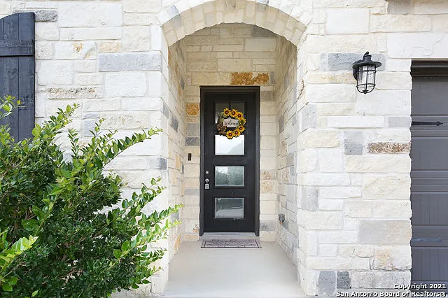 4 bed, 3002 sqft, $2,400 — Photo 2