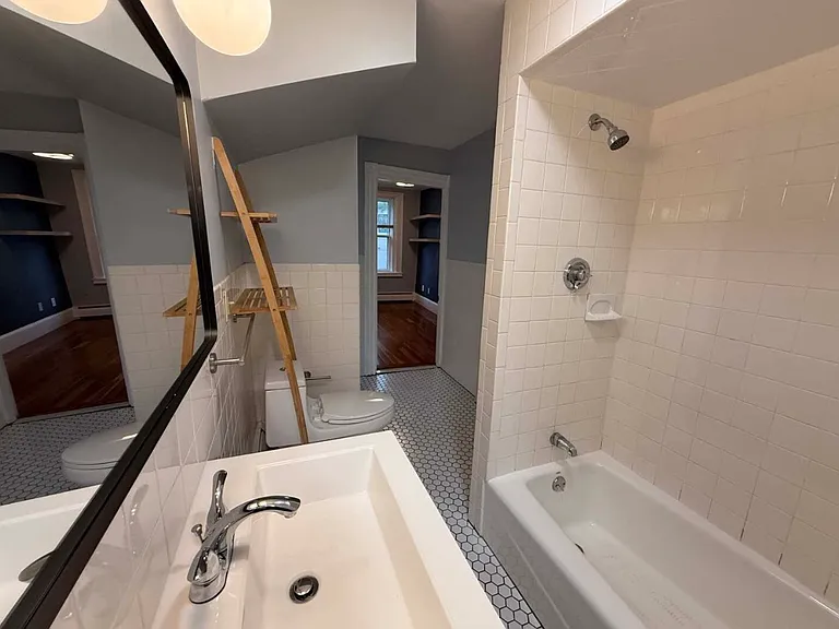 75 Benefit St #2R — Photo 11