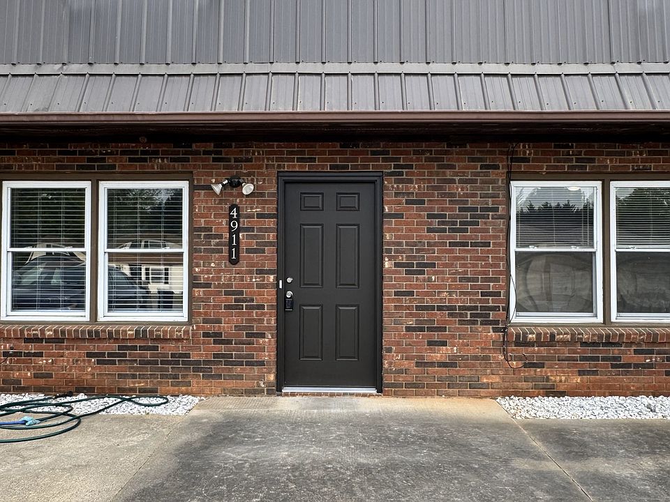 1st image of 4911 Stratford Ln