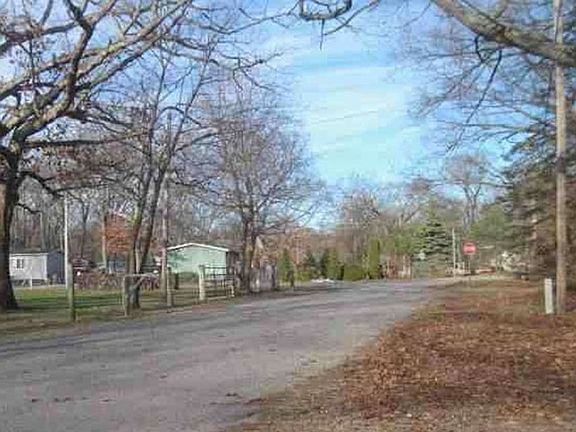 Exterior Neighborhood (street photo)