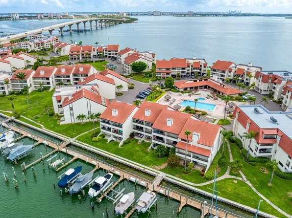 132 1st St E APT 105, Tierra Verde, FL 33715