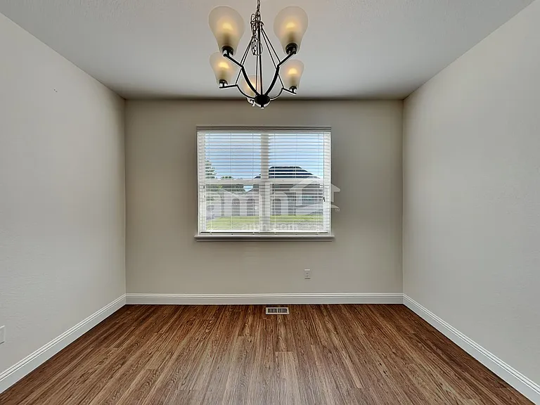 10204 Dogwood St — Photo 4
