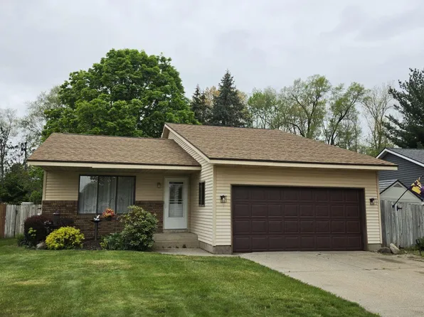 4671 Southstone Dr SE, Kentwood, MI 49548
