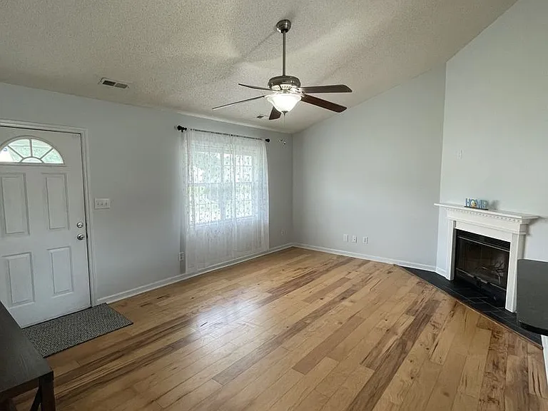 164 Glenwood Dr — Photo 3