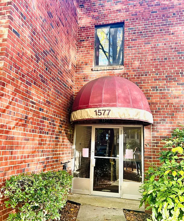 1577 N Colonial Ter