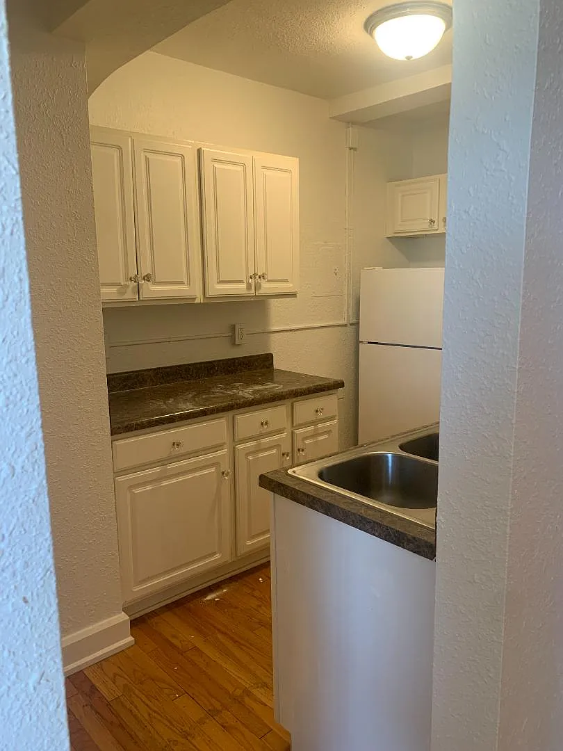 Unit Photo - 727 N Capitol Ave #304