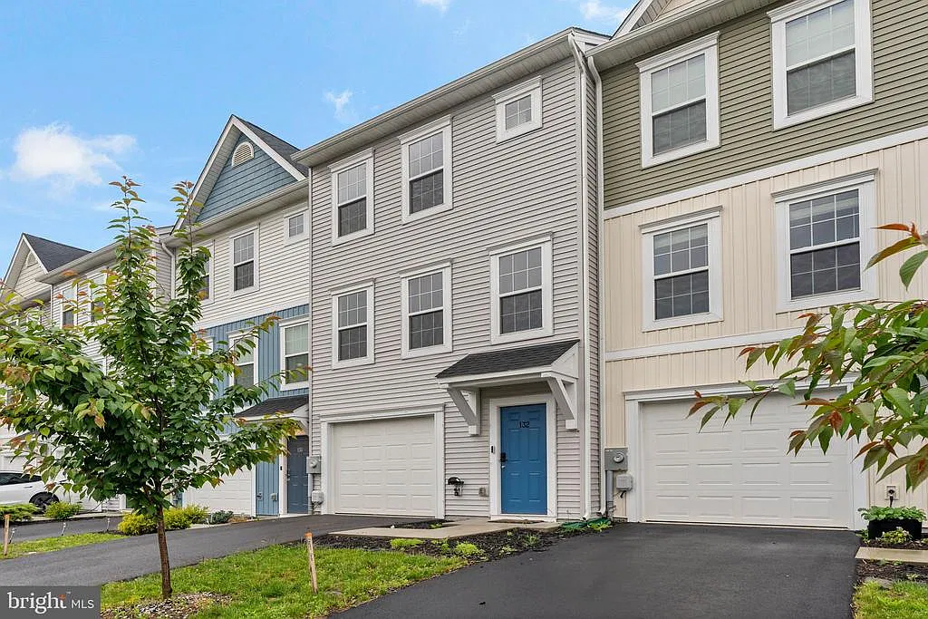 3 bed, 2.5 bath, 1794 sqft, $1,850 — Photo 2