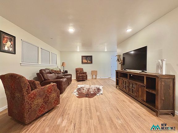 2nd image of 1207 W Avenue M