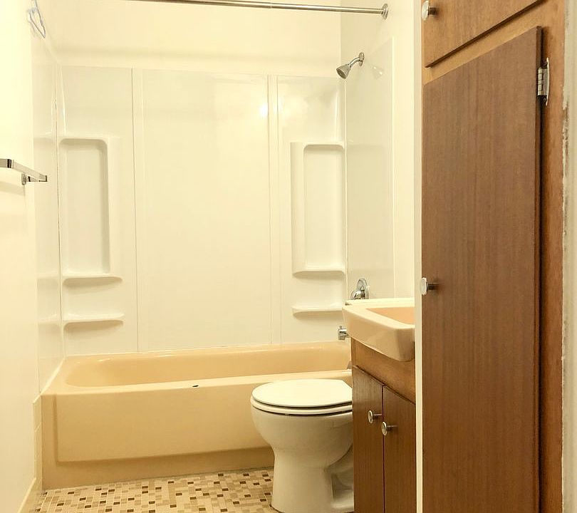 1st image of 4214 11th Ave NE #202