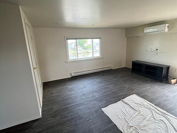 3rd image of 11 Venetian Blvd