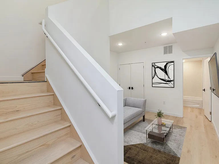 2722 N Hope St — Photo 4