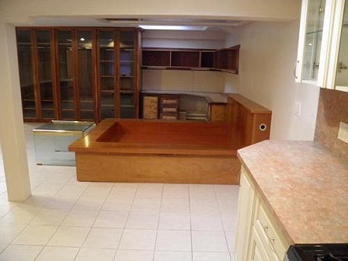 2nd image of 350 44th St