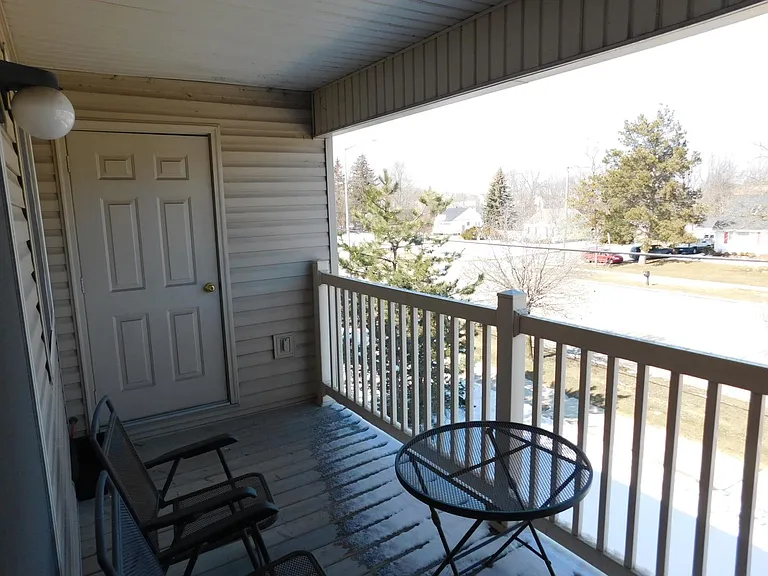 821 Brandon Ave — Photo 5