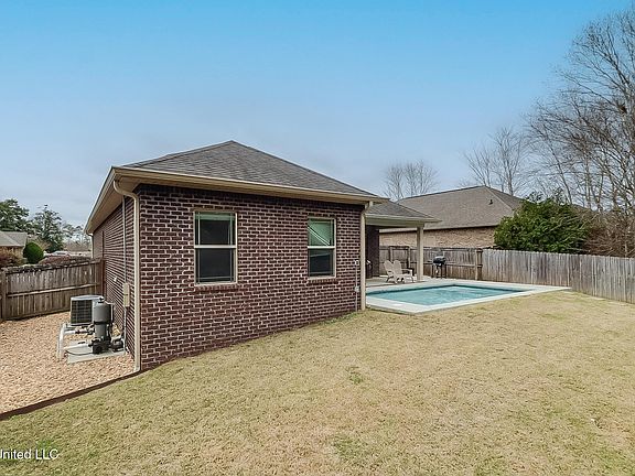 5th image of 14154 Fox Hill Dr