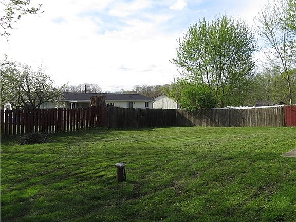 3rd image of 1487 Hillcrest Dr