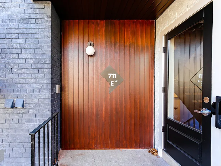 711 E St SE #102 — Photo 23