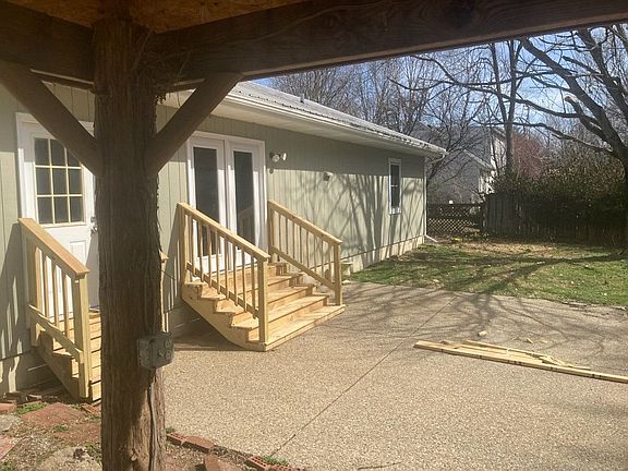 5th image of 104 Robin Hood Dr