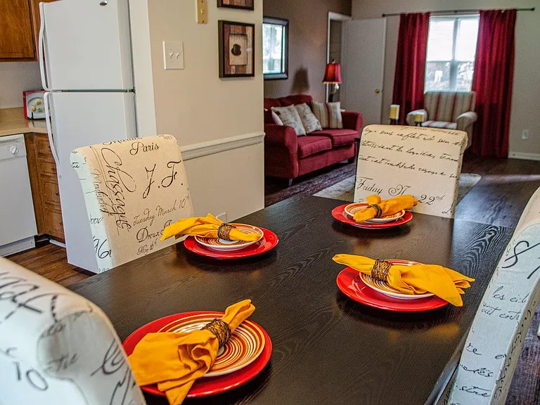 Vista Villa Apartment Homes — Photo 9