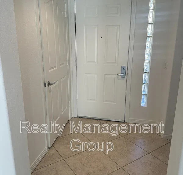 301 W G St #307 — Photo 6