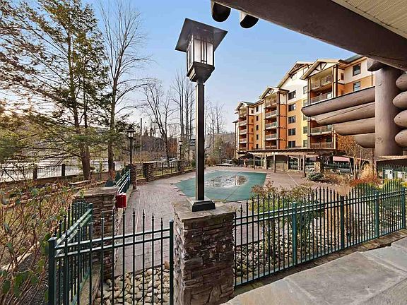 5th image of 215 Woliss Ln #210