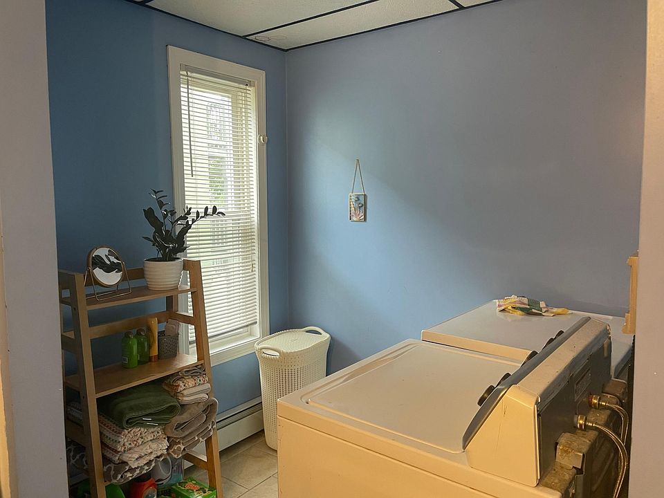 Full bathroom with washer/dryer