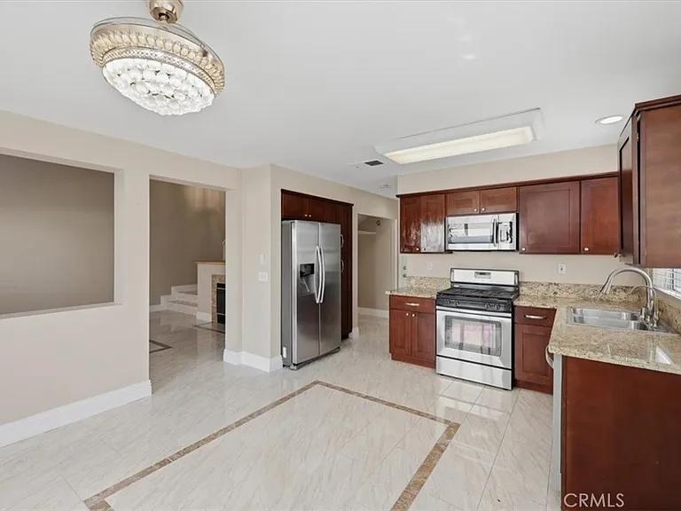 930 Primrose Ln — Photo 10