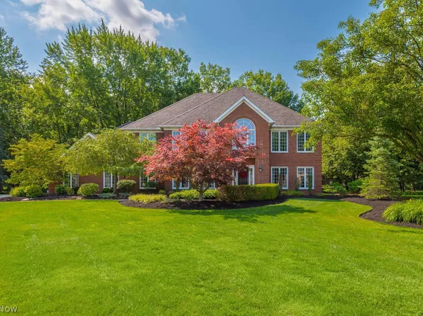 3251 Royal Oak Ct, Westlake, OH 44145