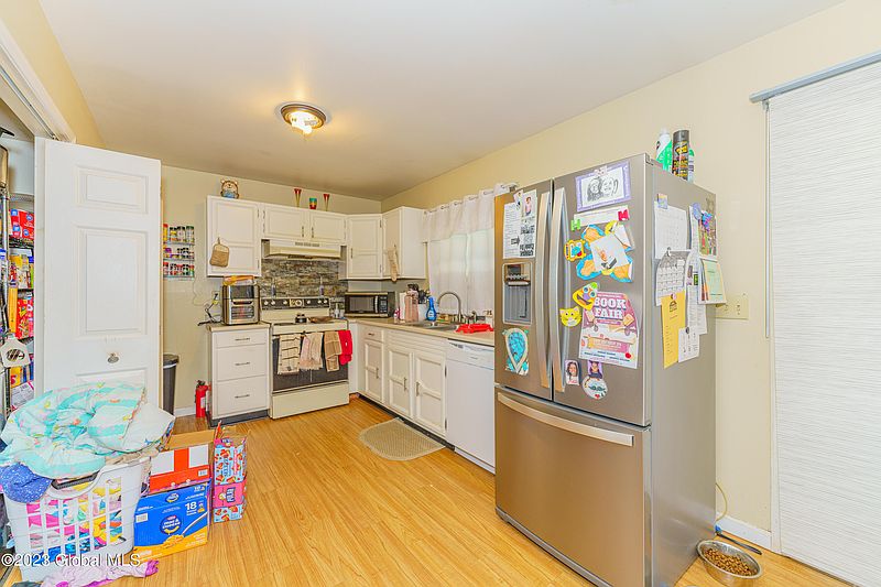 4th image of 101-102 Geraldine Court