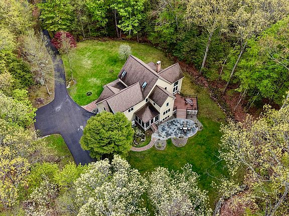 4th image of 38 Bassett Lane