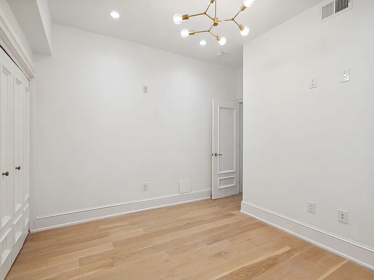 1227 N 6th St #6 — Photo 31