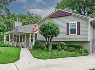 712 SE Silver Ct, Blue Springs, MO 64014