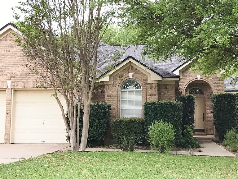 1307 Mesquite Rd — Photo 1