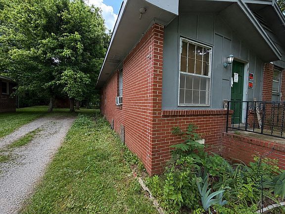5th image of 1108 E Moore St