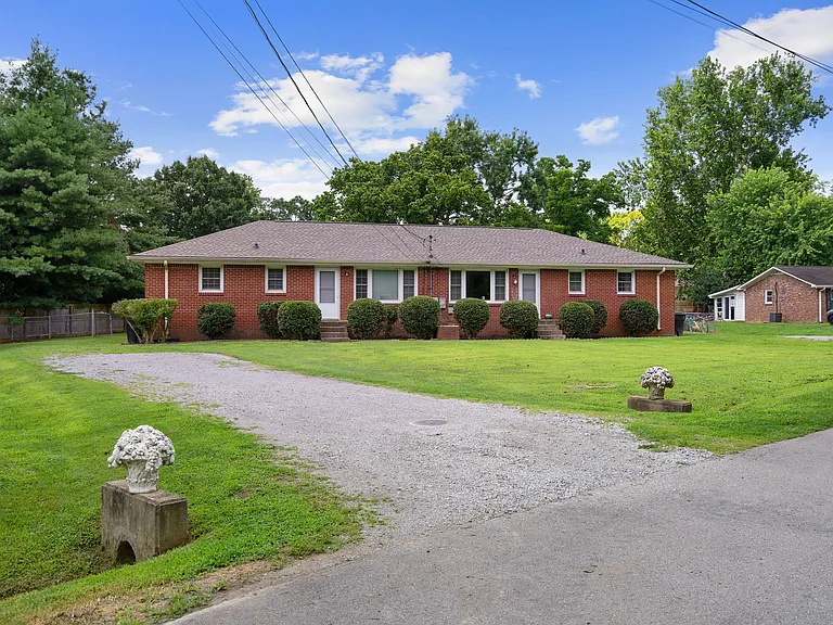 403 Alicia Dr #A — Photo 3