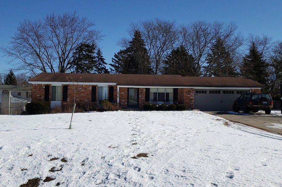1st image of 2939 Shawnee Ln