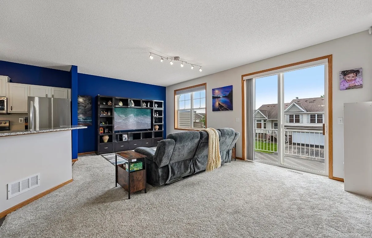 2 bed, 2.5 bath, 1388 sqft, $2,200 — Photo 2
