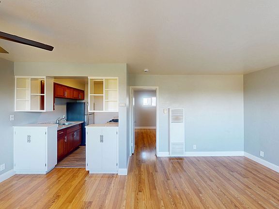 3rd image of 845 Macarthur Blvd #2