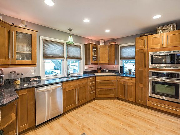 5th image of 401 Shenley Dr