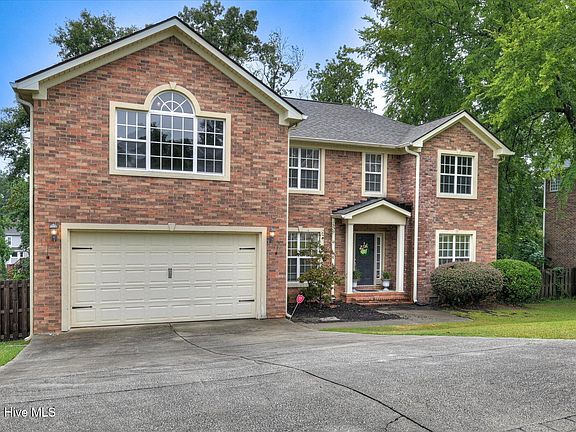 3rd image of 825 Woodberry Drive