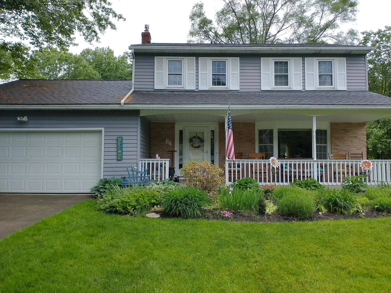 4 bed, 2.5 bath, 2400 sqft, $2,600 — Photo 1