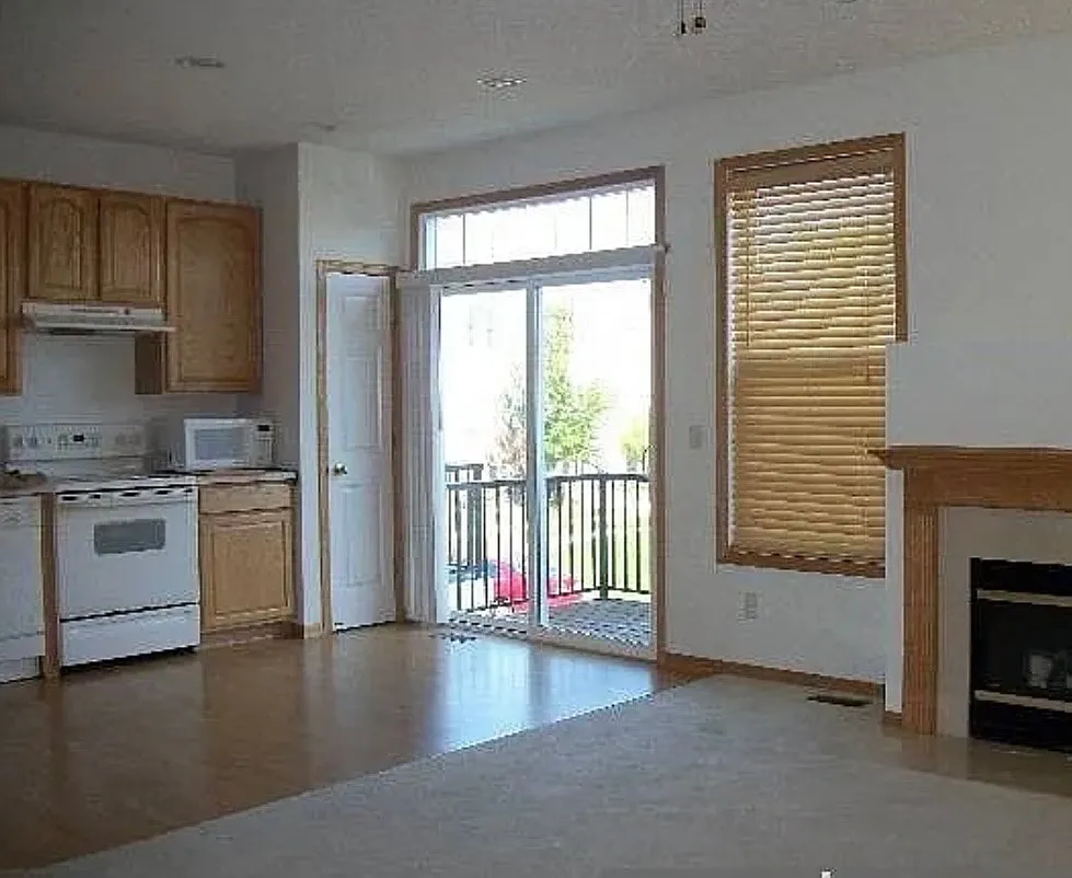 4 bed, 2300 sqft, $2,850 — Photo 4